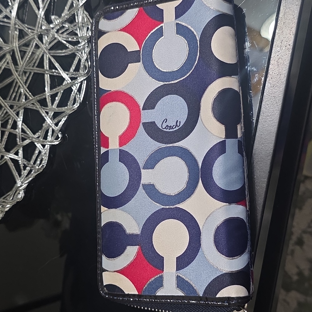 Coach Madison Graphic Op Art Maggie Shoulder Bag and Matching Wallet - Picture 14 of 16